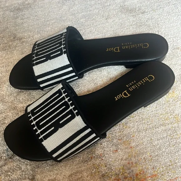 Dior Graphique Dway Slide - Picture 2 of 7